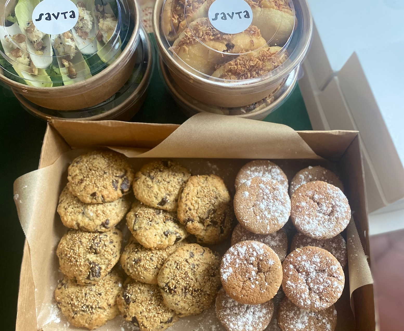 Plateau-repas livré au bureau — SAVTA traiteur levantin Marseille