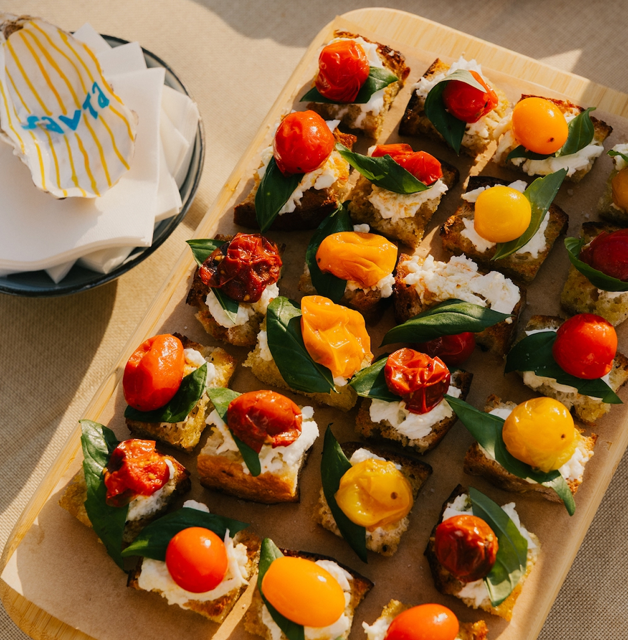 Brochette tataki de thon, sésame — SAVTA traiteur levantin Marseille